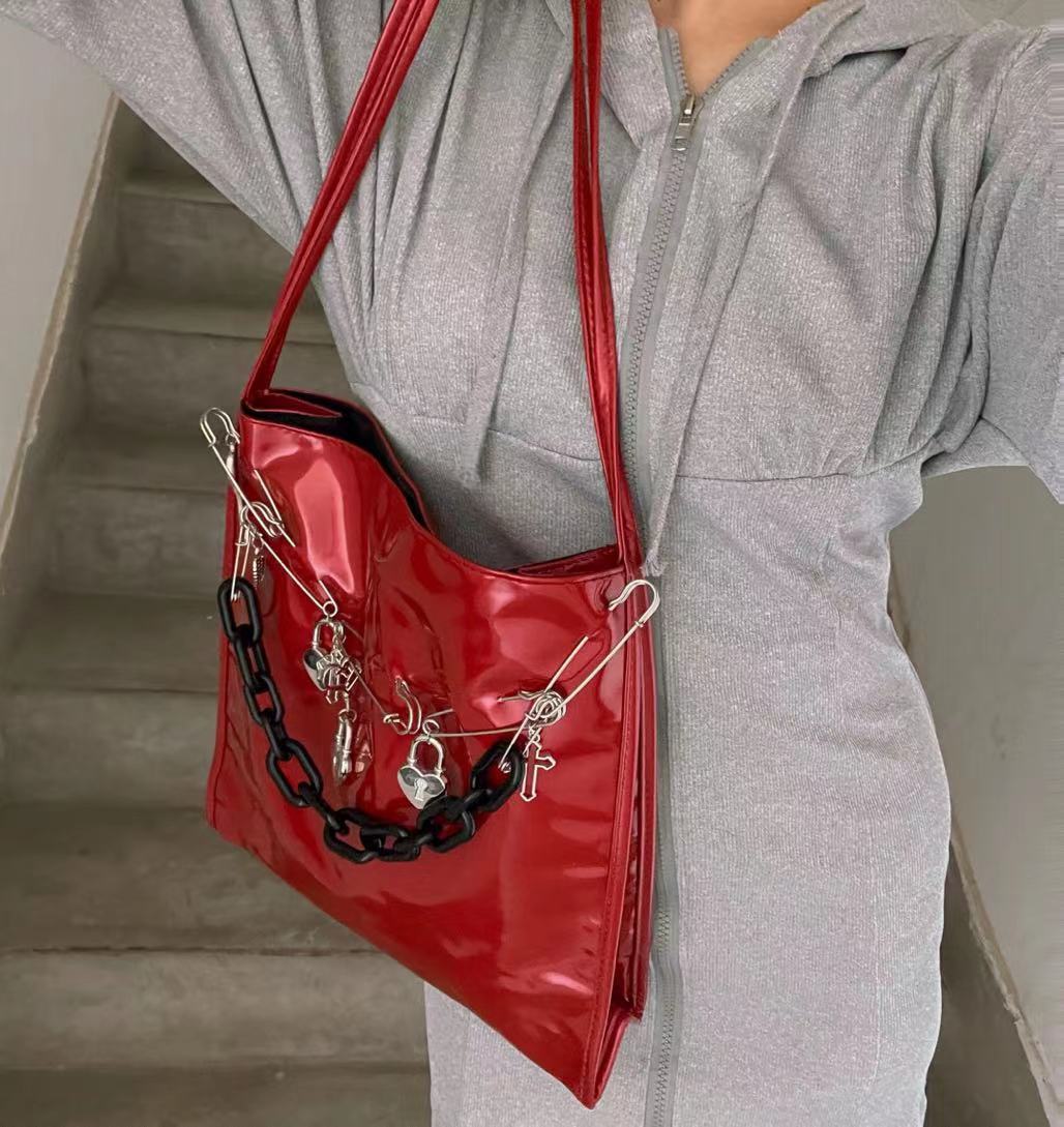 Sac à bandoulière rouge en simili cuir verni rétro Punk pour femme