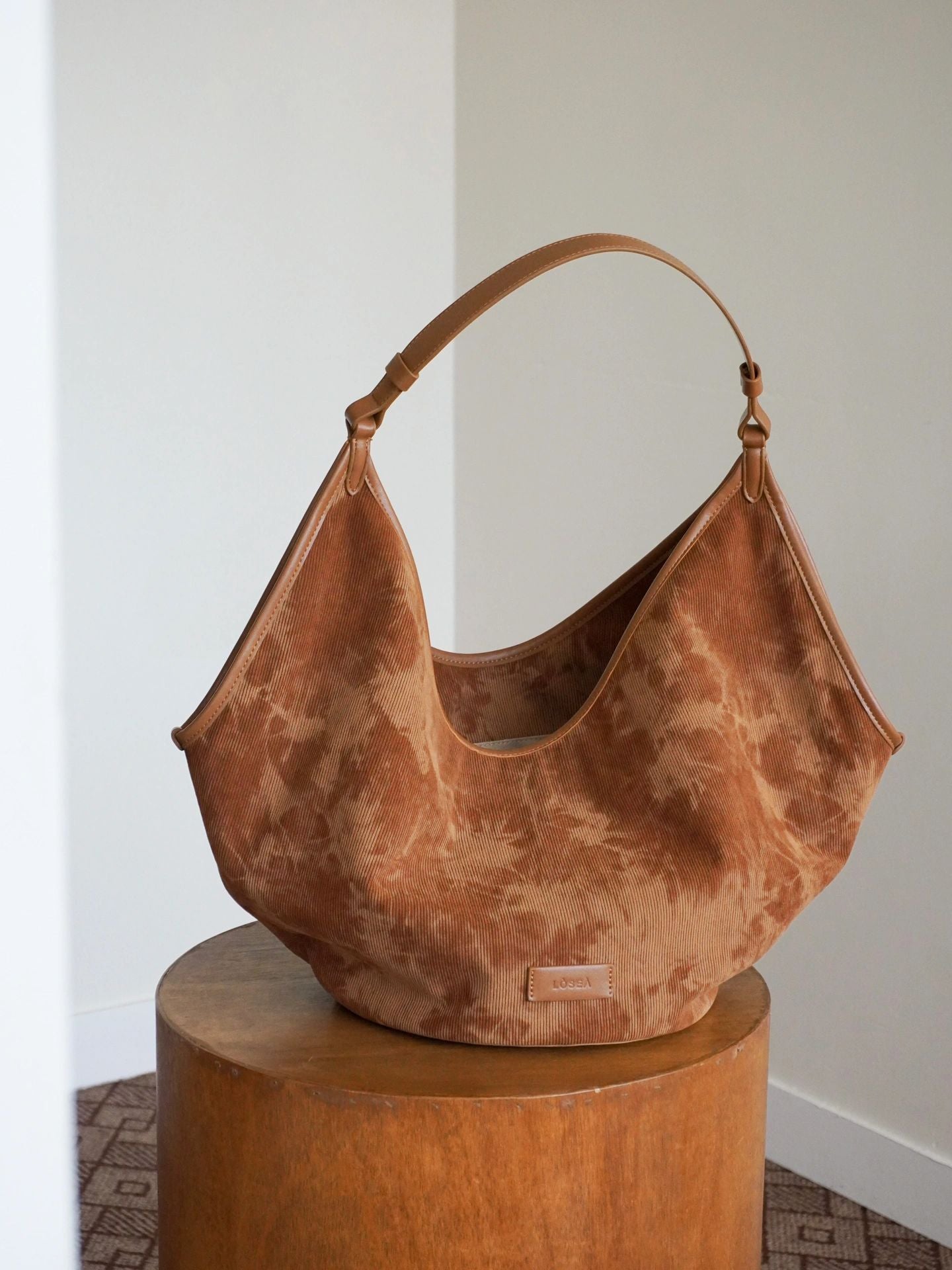 Sac fourre tout bandoulière uni, forme croissant et tendance pour femme