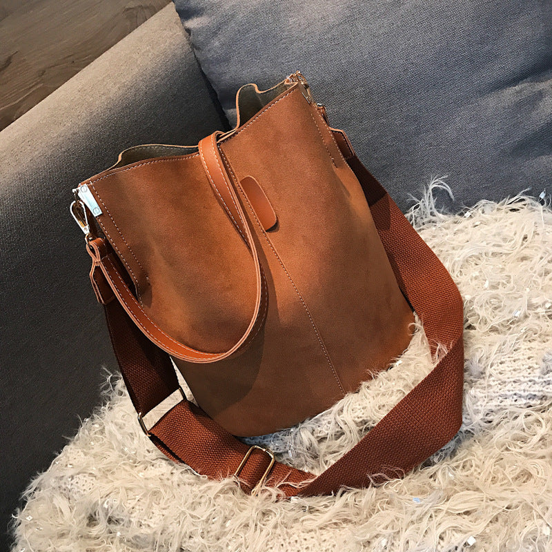 Sac fourre tout bandoulière type seau pour femme