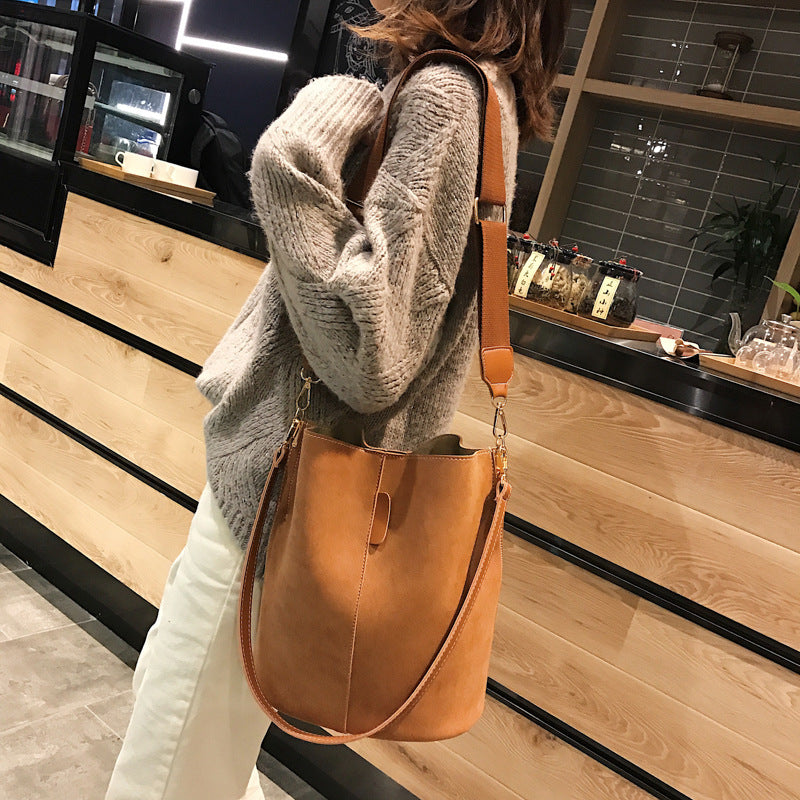 Sac fourre tout bandoulière type seau pour femme