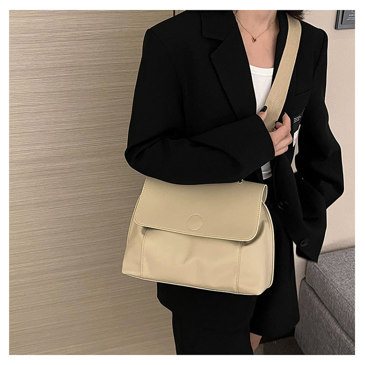 Sac fourre tout bandoulière simple plissé et souple pour femme