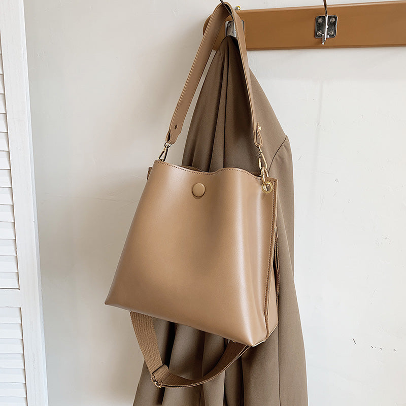 Sac fourre tout bandoulière simple et tendance pour femme