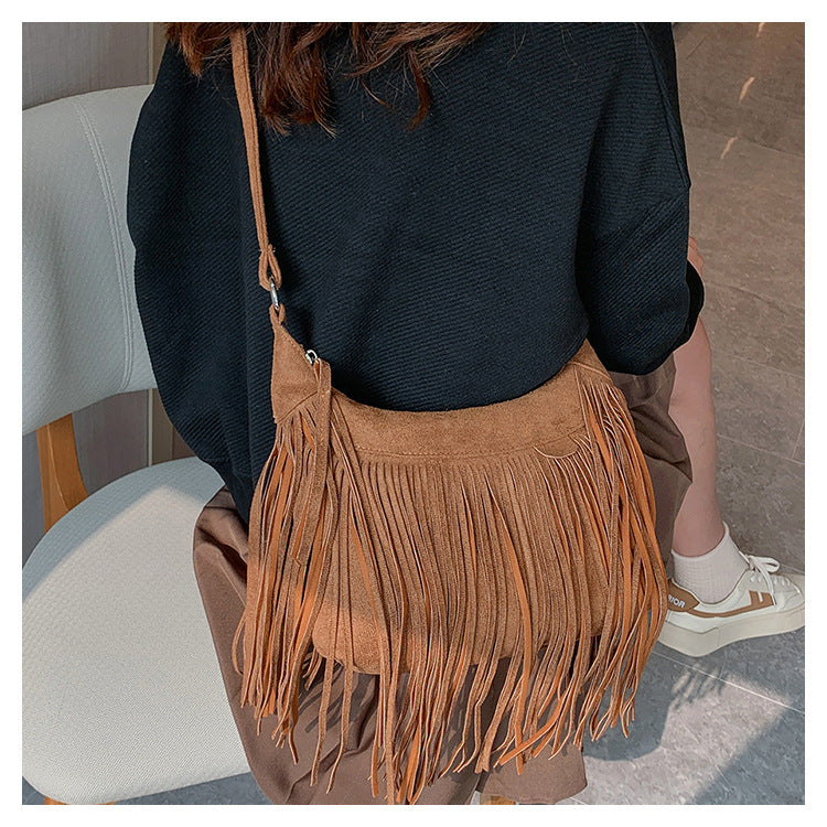 Petit sac messager à frange brun clair pour femme