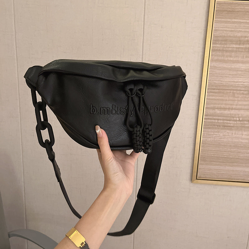 Sac à bandoulière type banane en cuir noir simple pour femme