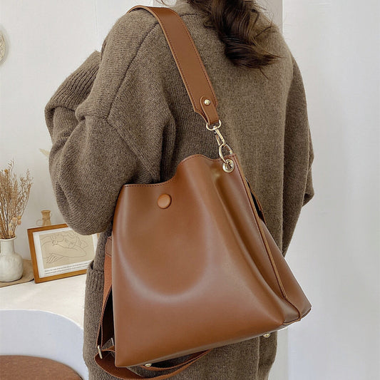 Sac fourre tout bandoulière simple et tendance pour femme