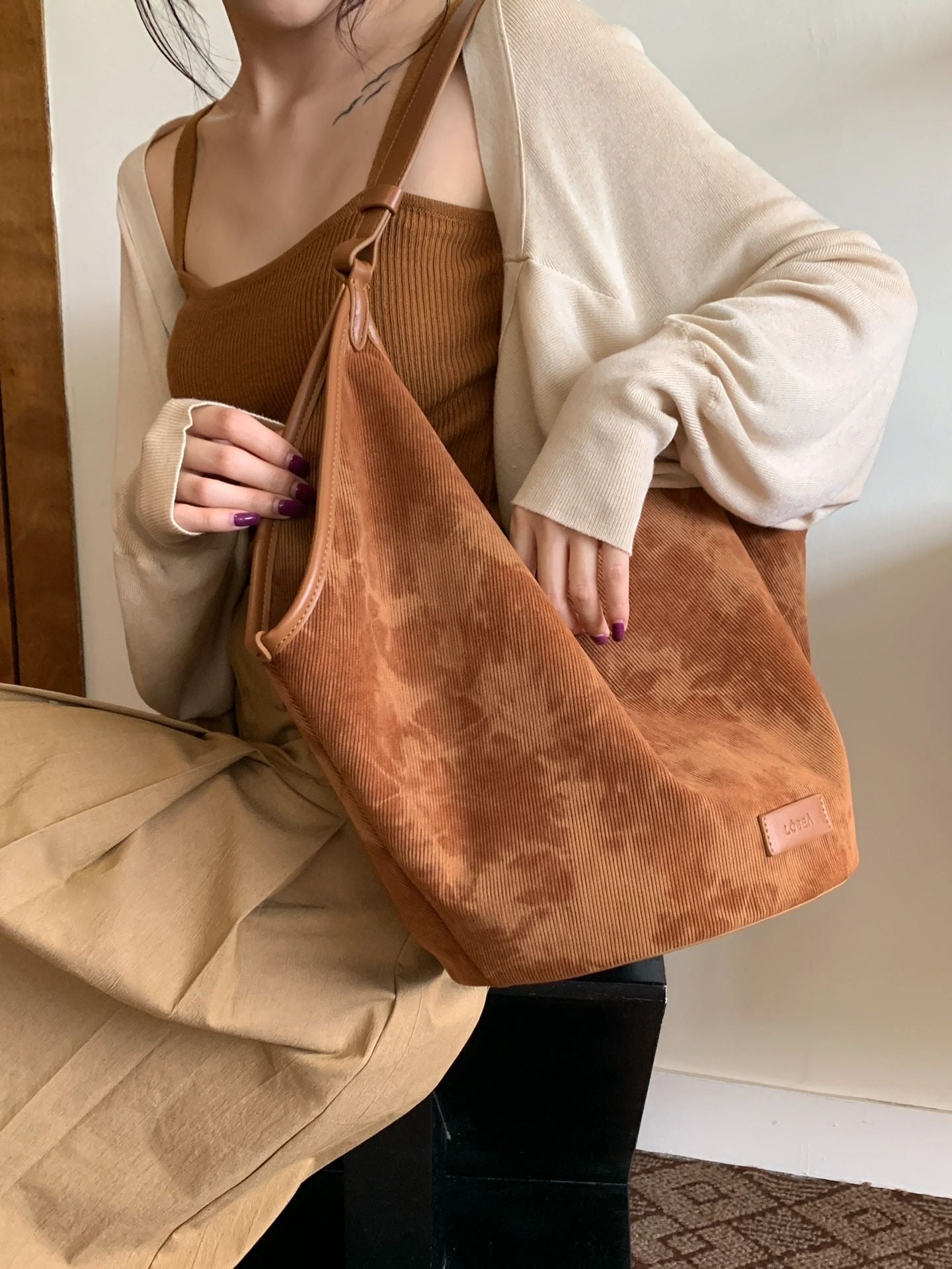 Sac fourre tout bandoulière uni, forme croissant et tendance pour femme