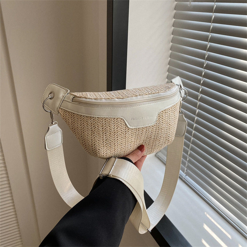 Sac de poitrine type banane en paille tressée pour femme