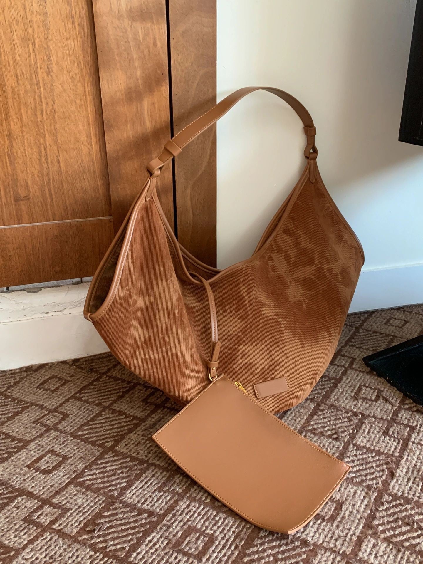 Sac fourre tout bandoulière uni, forme croissant et tendance pour femme