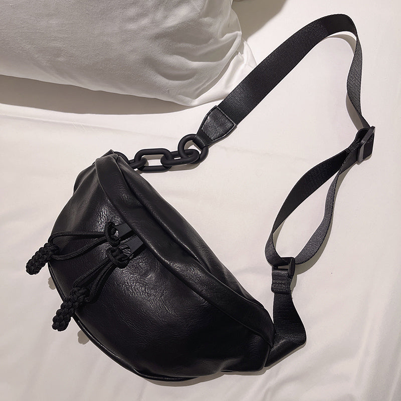 Sac à bandoulière type banane en cuir noir simple pour femme