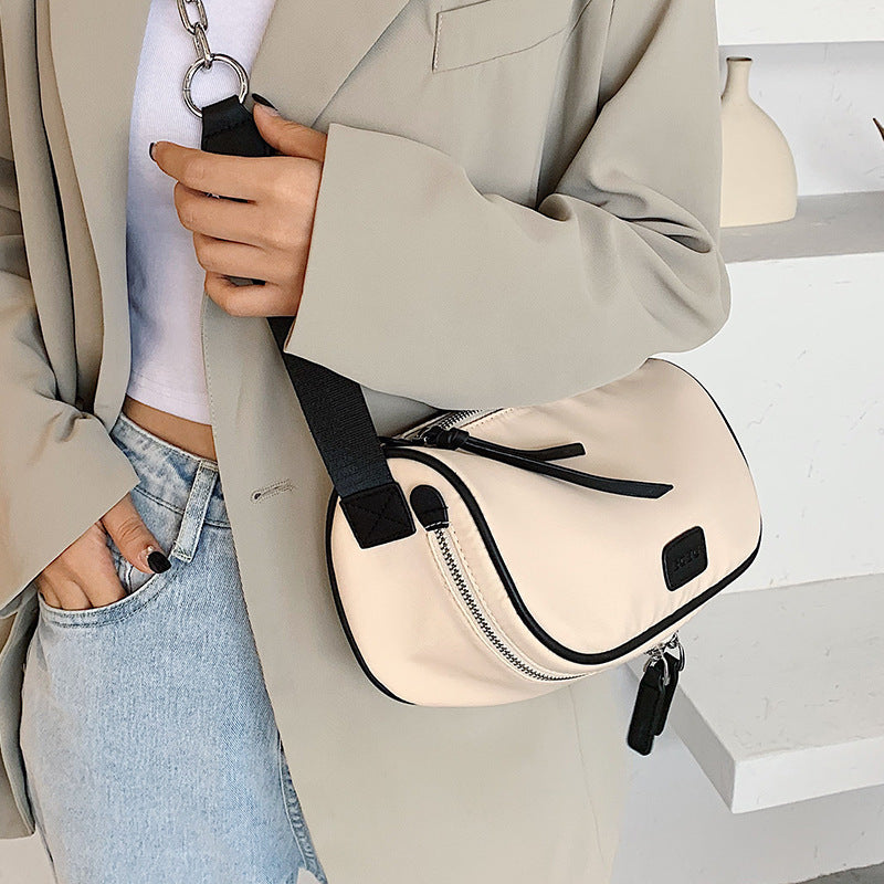 Petit sac messager blanc léger au style sportif à bandoulière pour femmes