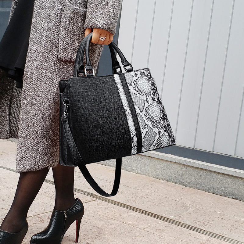 Sac à main noir et motif python pour femme