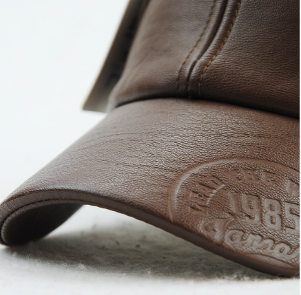 Casquette de baseball en cuir et texte gaufré