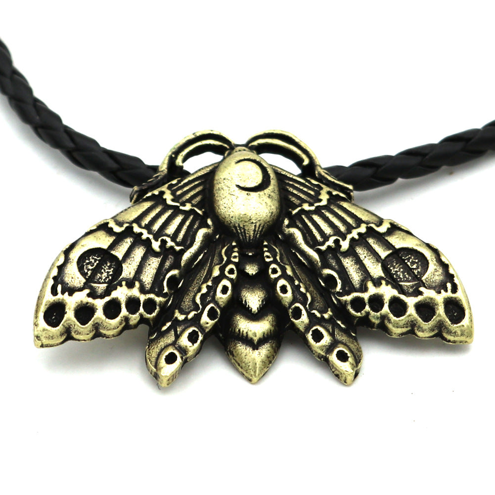 Collier tête de mort papillon de nuit