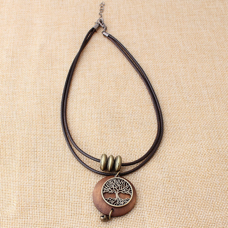 Collier en bois et métal motif arbre de vie