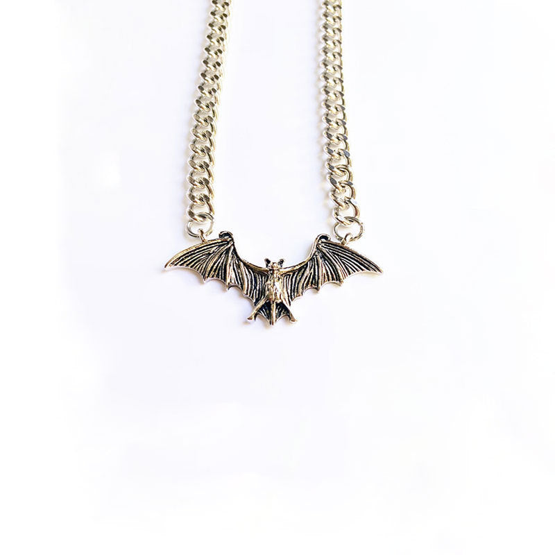 Collier pendentif chauve-souris