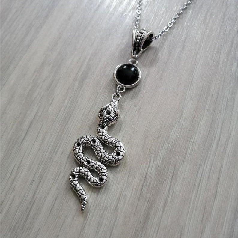 Collier pendentif en forme de serpent Nagini ou choixpeau magique