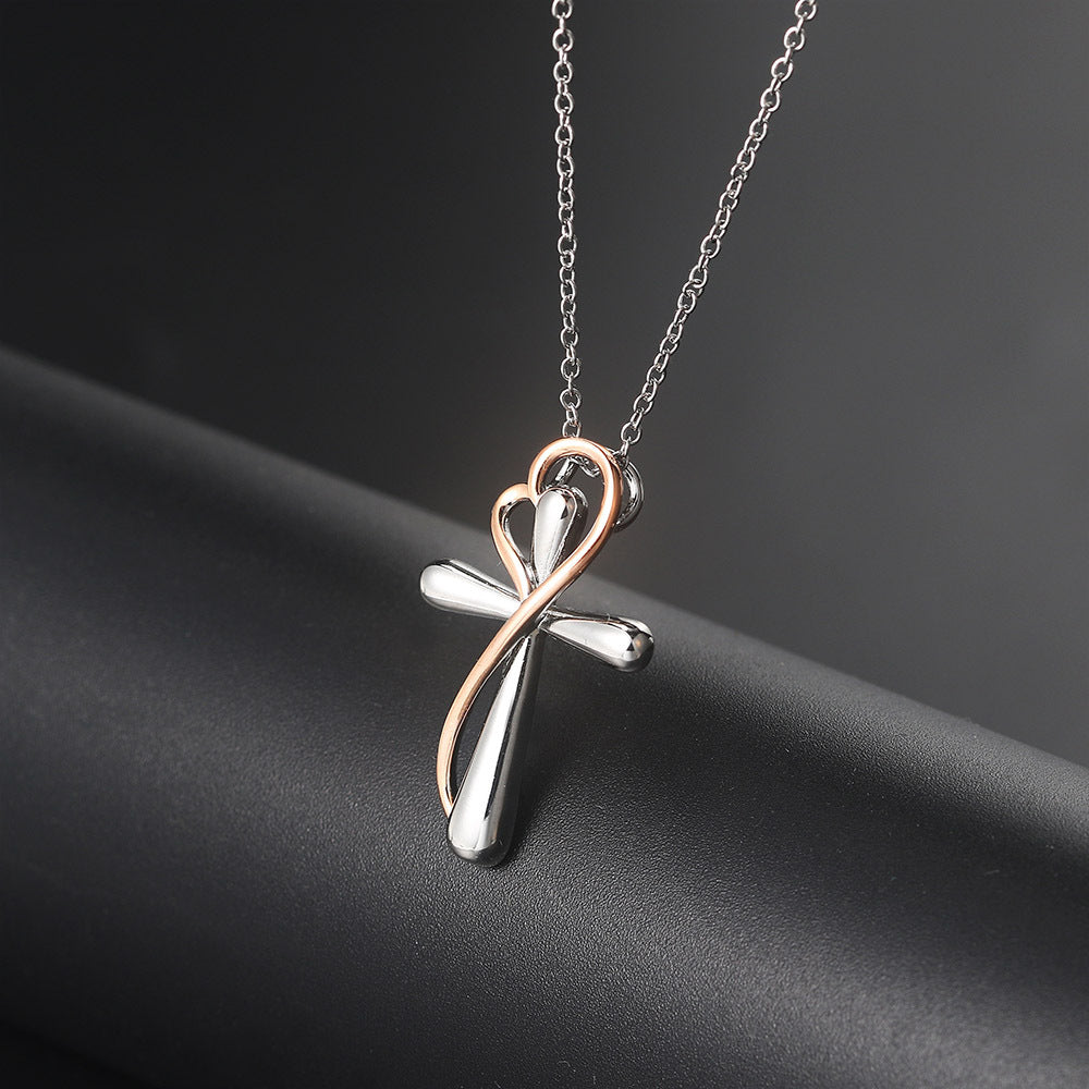 Collier croix enlacé d'un coeur