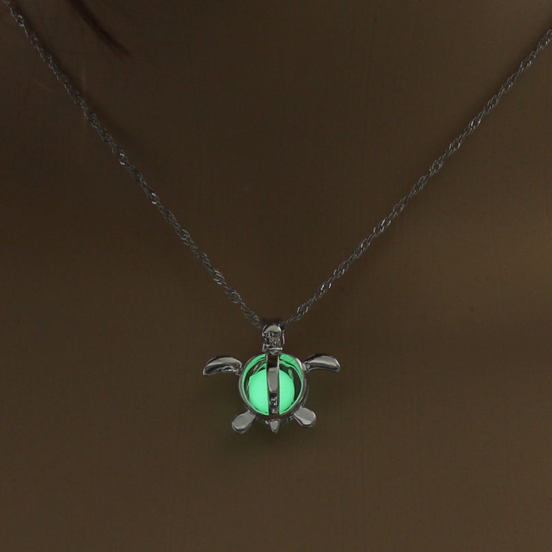 Collier phosphorescent à croissant de lune ou tortue