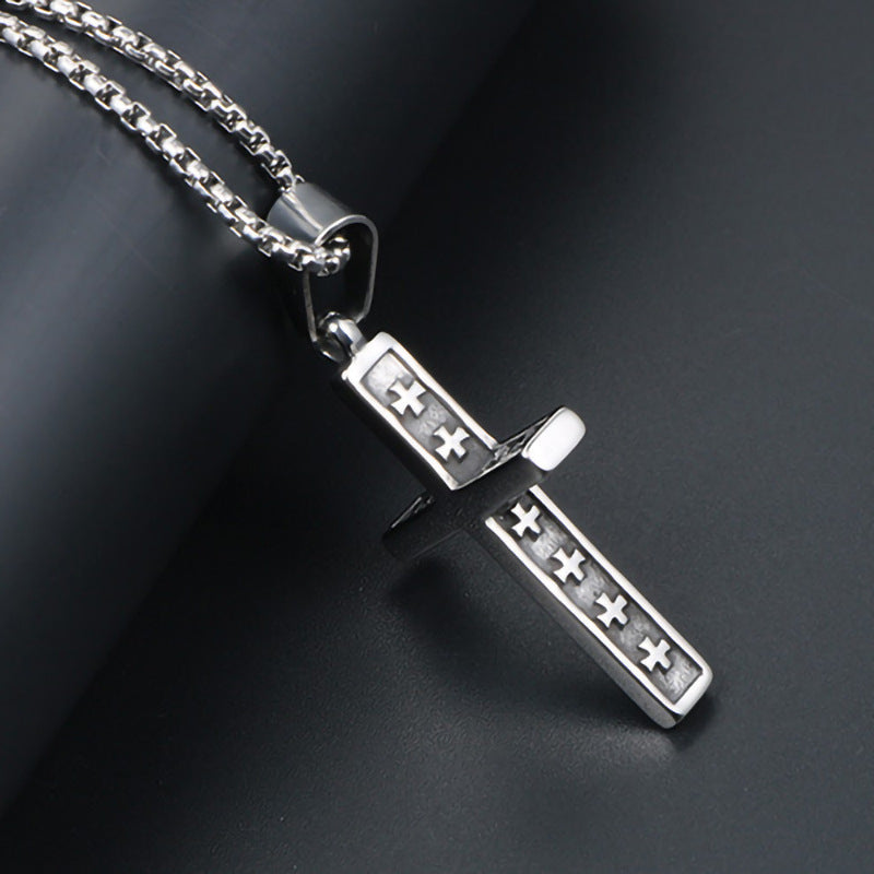 collier pendentif croix métallique argentée