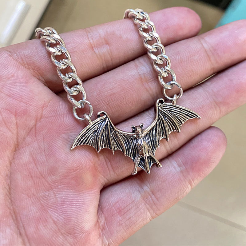 Collier pendentif chauve-souris