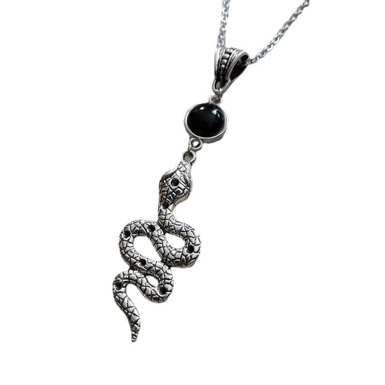 Collier pendentif en forme de serpent Nagini ou choixpeau magique