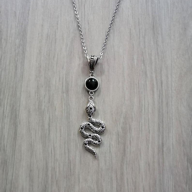 Collier pendentif en forme de serpent Nagini ou choixpeau magique