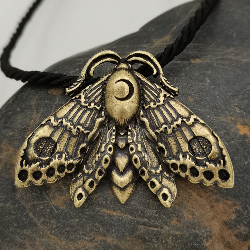 Collier tête de mort papillon de nuit