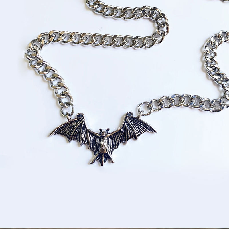 Collier pendentif chauve-souris