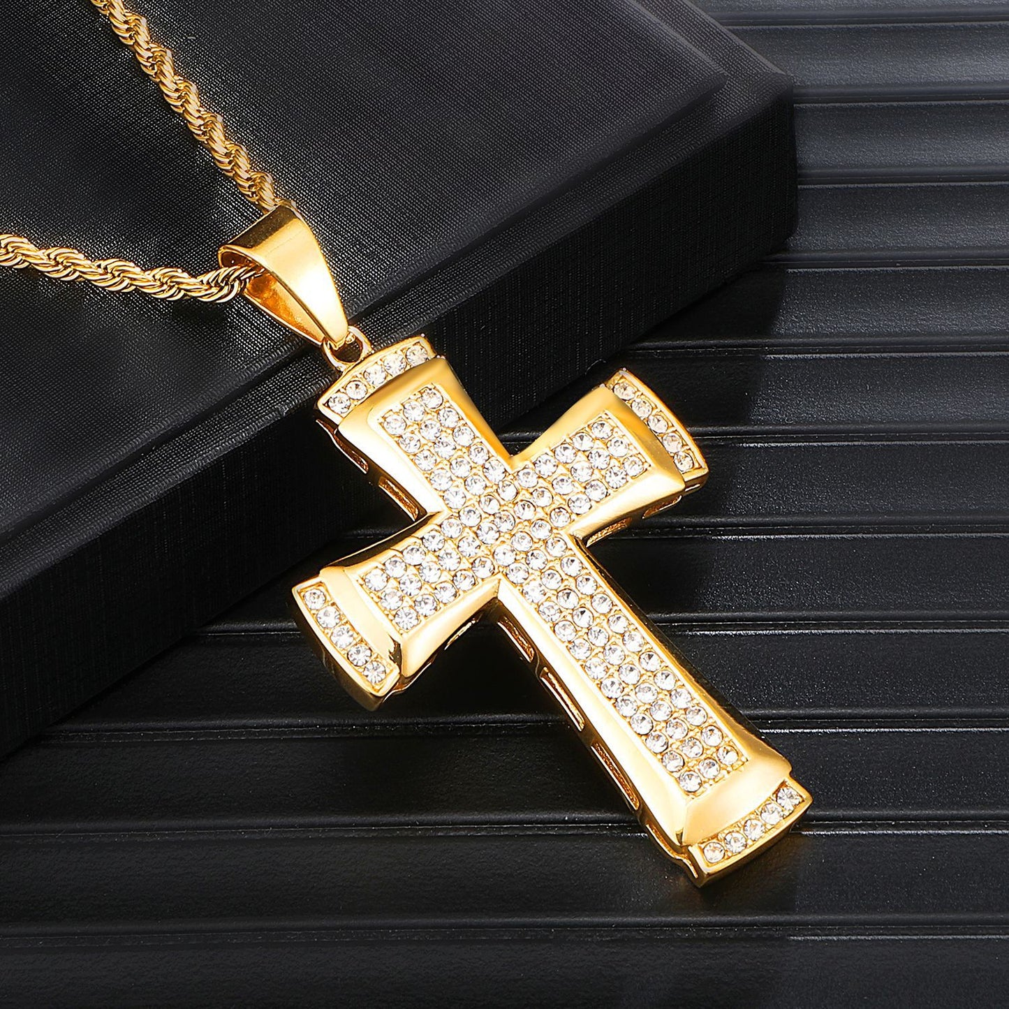 Pendentif Croix Hip-Hop sertie de brillant pour homme ou femme