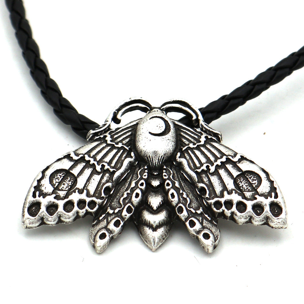 Collier tête de mort papillon de nuit