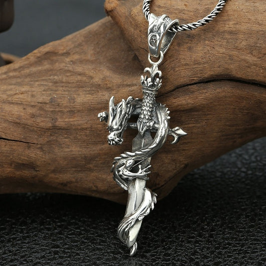 Pendentif dragon et son épée sacrée