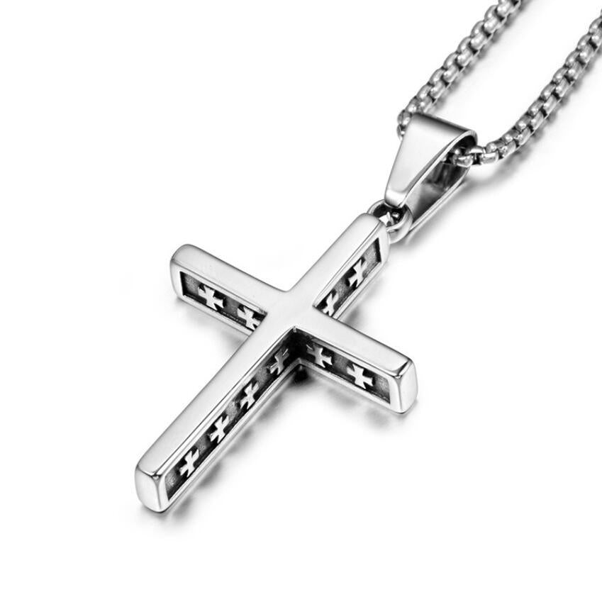 collier pendentif croix métallique argentée