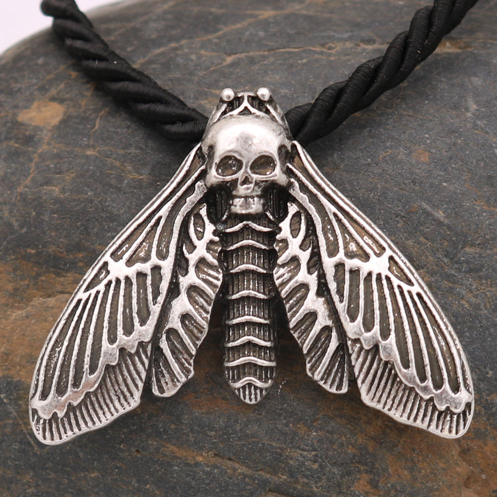 Collier tête de mort papillon de nuit