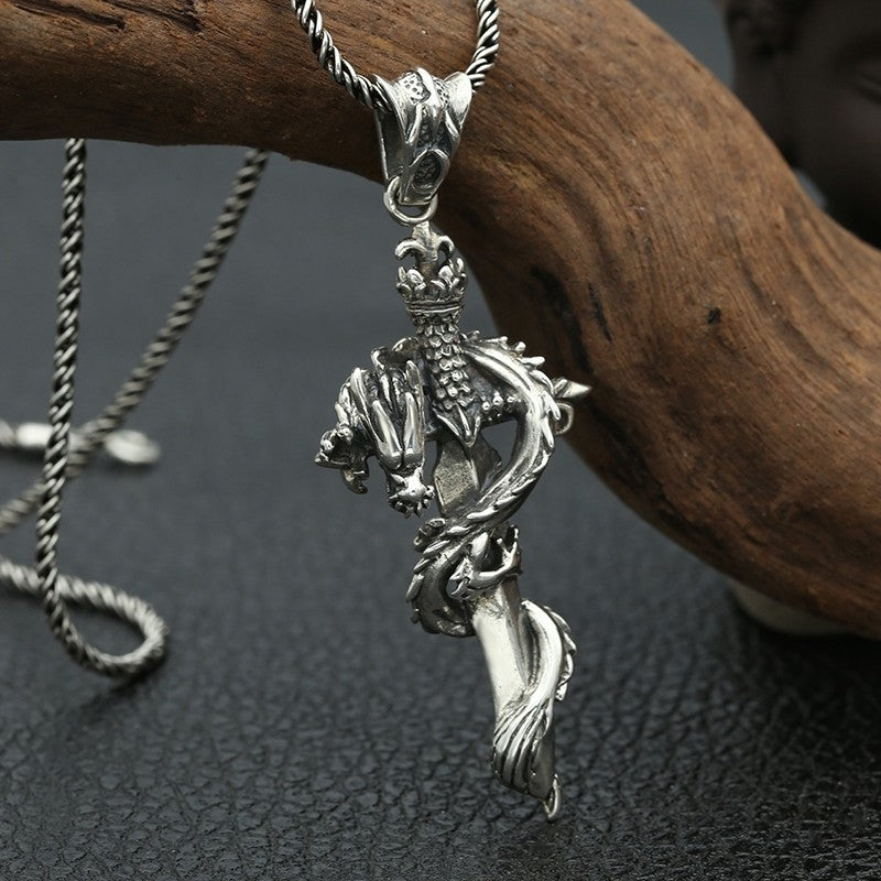 Pendentif dragon et son épée sacrée