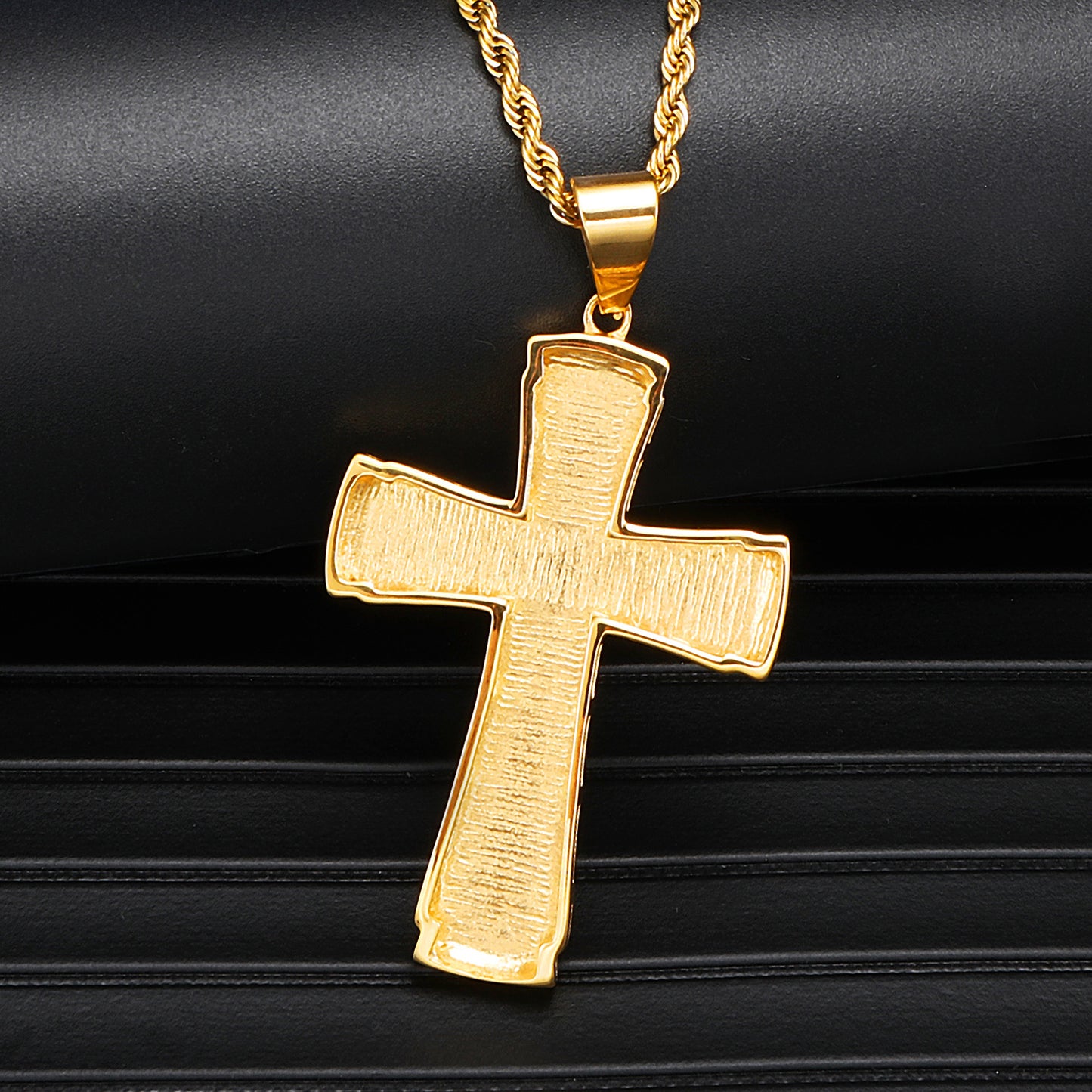 Pendentif Croix Hip-Hop sertie de brillant pour homme ou femme